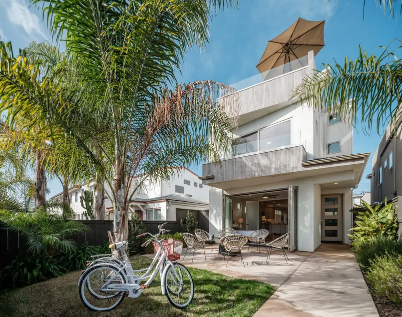 Large Beach Home w/ Rooftop, Walk to Everything! - Image 1