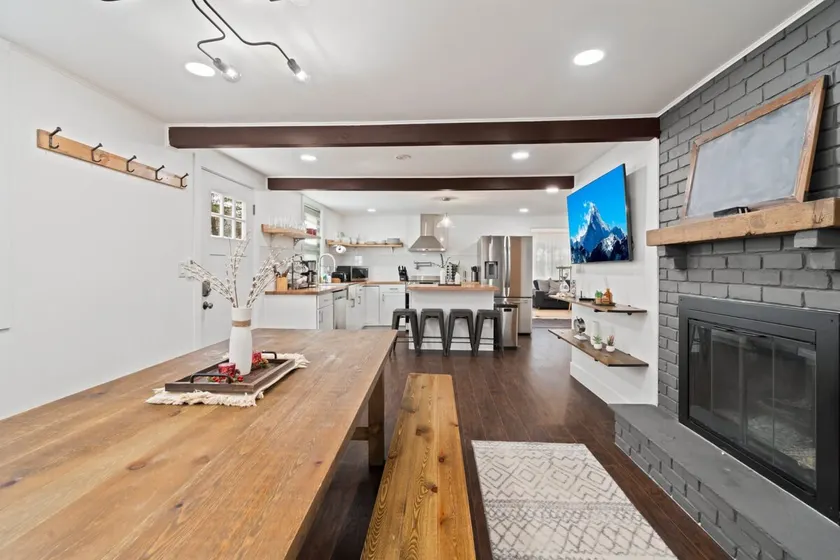 Ultra Modern Chalet | Golf | Lake Access - Image 1
