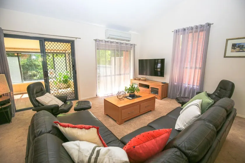 Abenaki - pet friendly in central Bright - Image 1