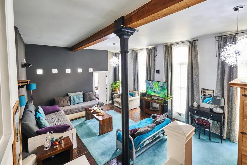 Luxury city centre apartment sleeps 10 with sauna - Image 1