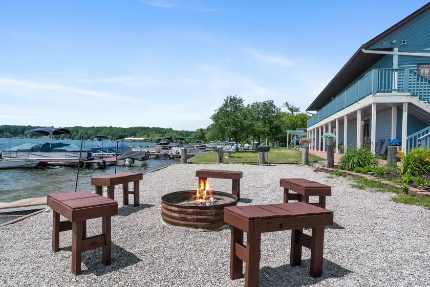Fire pit, beach access, yard games, and more - Image 1