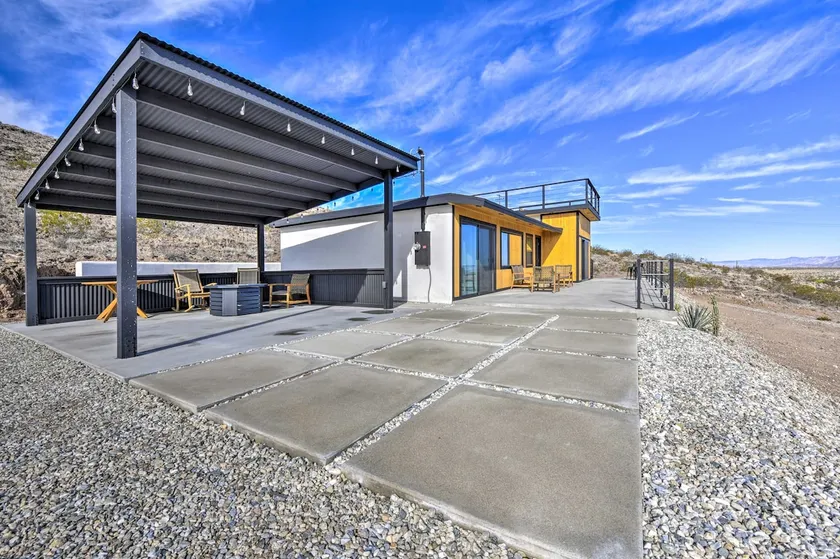 Hilltop Oasis w/ Sweeping Landscape Views - Image 1