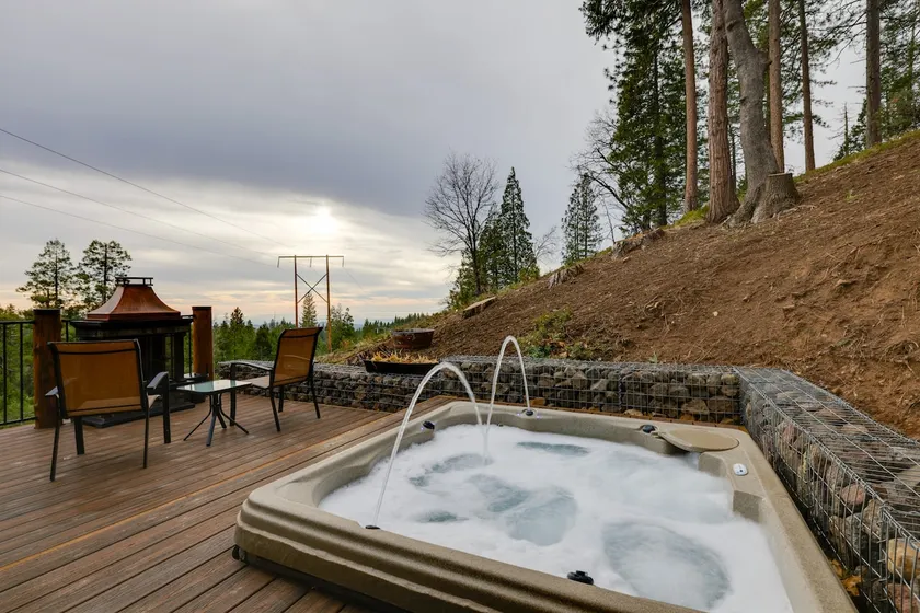 Hot Tub + Scenic Views: Luxury Twain Harte Cabin! - Image 1