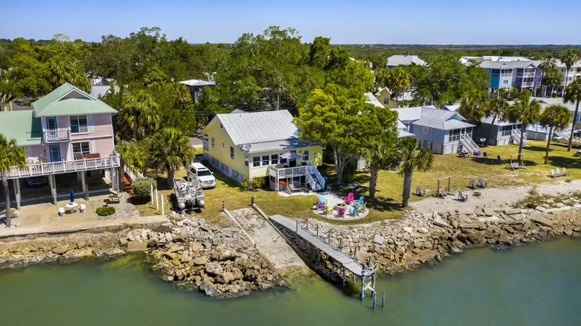 Pelican Place is a Waterfront Home on Historic First St on the Gulf of Mexico - Image 1