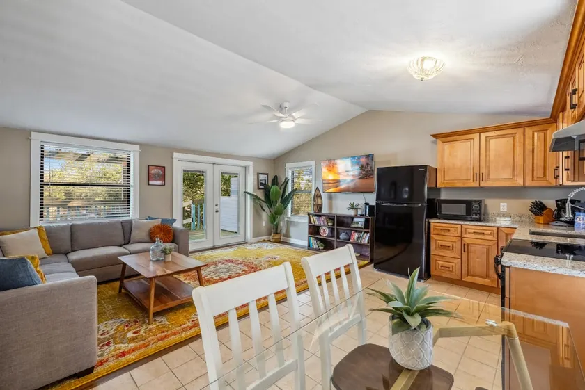 Rains Cottage: Waterfront - Image 1