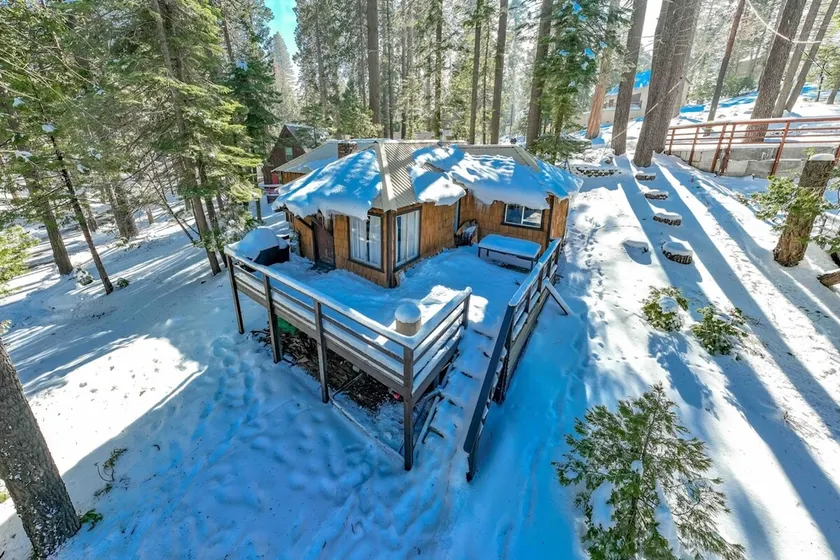 The Cedar House ~ Walk to Town ~ AC and Kayaks! - Image 1