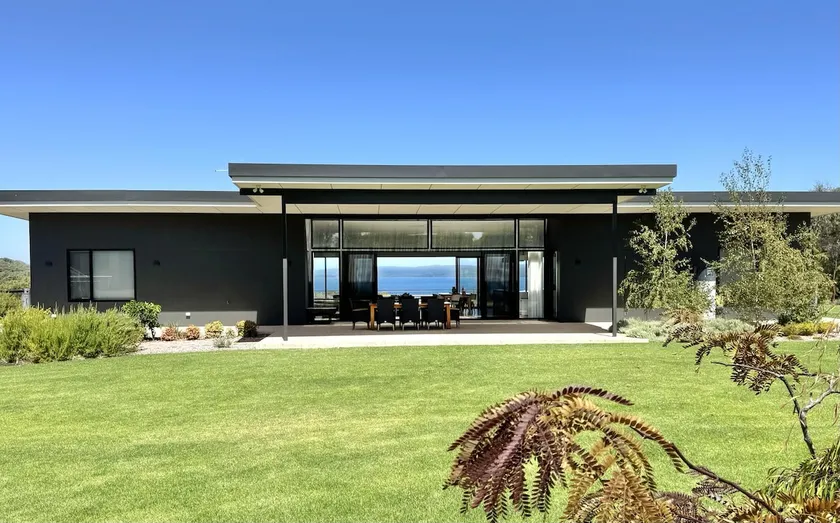Kwoorabup Views: Luxury home with inlet views - Image 1