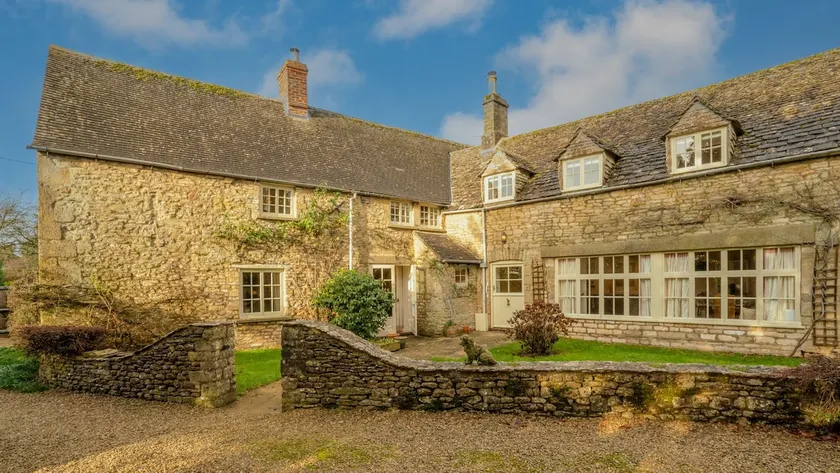 Woodmancote Manor Cottage, near Cirencester - sleeps 6 guests in 3 bedrooms - Image 1