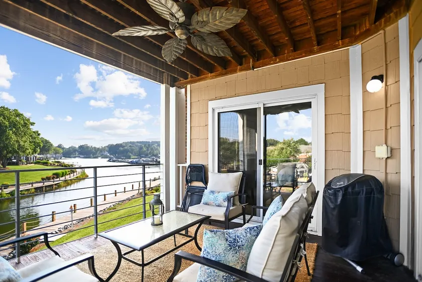Bay Breeze by SoCharm | Luxurious Waterfront Condo - Image 1