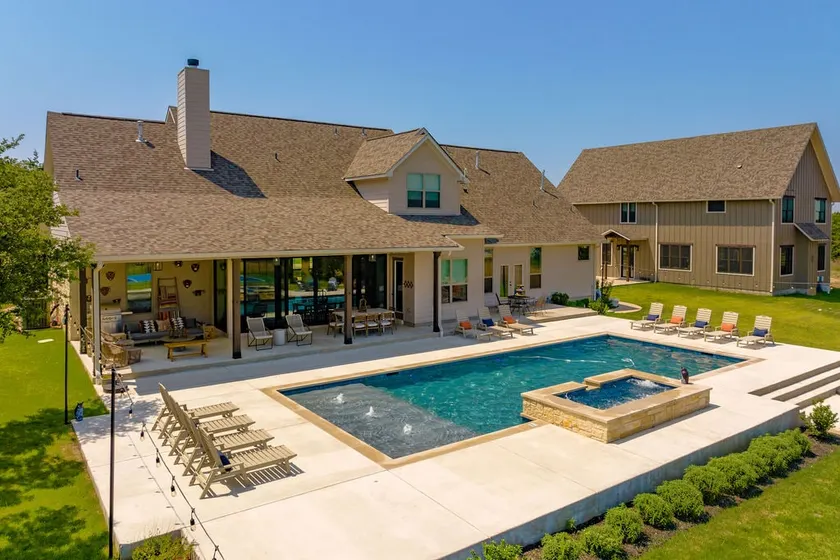 Romantic Luxe Estate Near Austin's Top Venues - Image 1