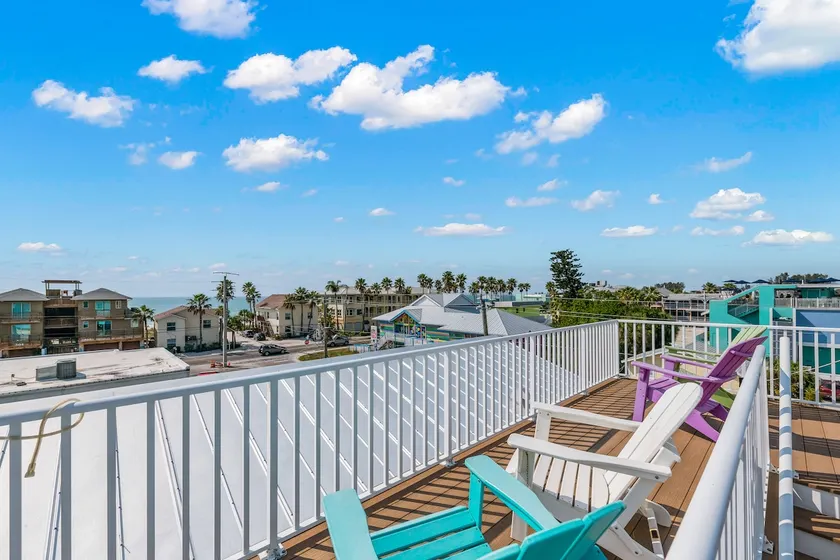 Family Tides – AMI Two-Unit Retreat w/ Pool, Rooftop Deck & Gulf/Bay Views - Image 1