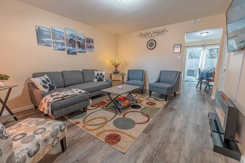 Near Hiking & Water Parks!*Wi-Fi*Fireplace*Patio* - Image 1