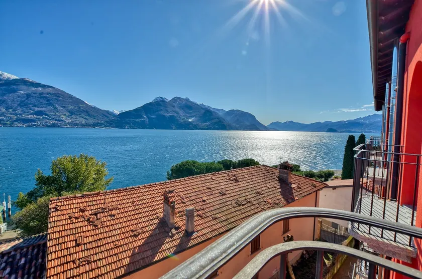 1-Bedroom Lake View Apartment Endless Summer - Image 1