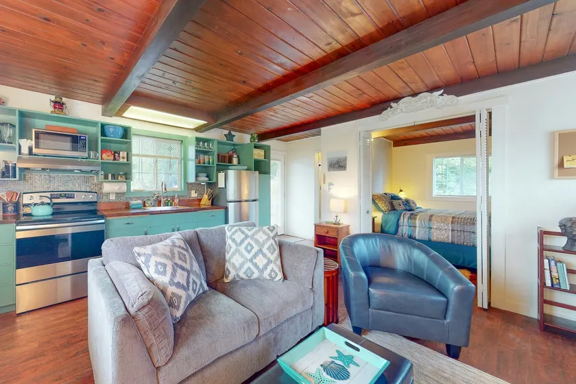 1BR 2nd-Floor Near Water | Dog Friendly - Image 1