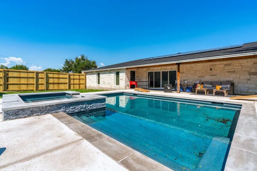 The Gateway - 6BED W Two Houses GameRoom & Pool - Image 1