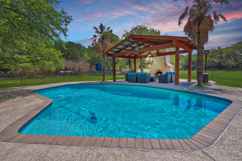 Driftwood Manor | 4BR, Swimming Pool - Image 1