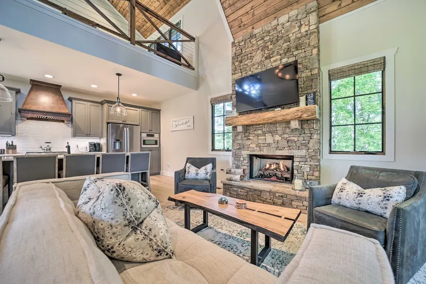 7 Mi to Ski Sapphire Valley: Resort-Style Retreat - Image 1
