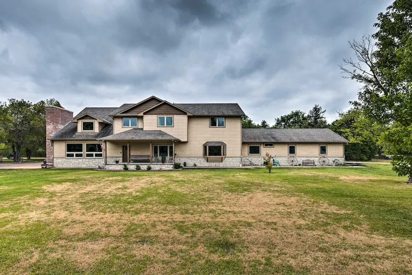 Massive Peck Home w/ Woods & Creek to Explore - Image 1