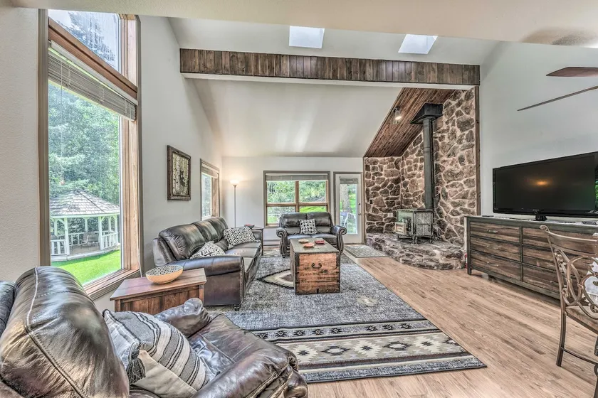 Cozy Cloudcroft Townhome ~ 1 Mi to Burro Ave! - Image 1