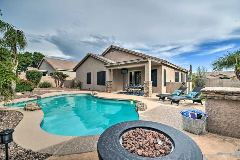 Patio & Fire Pit: Family Retreat in Cave Creek! - Image 1