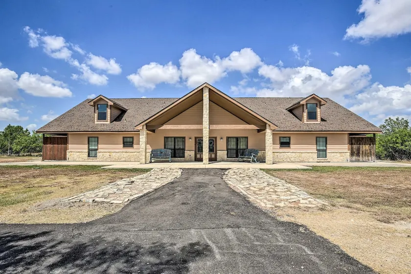 Luxury San Antonio Retreat: 110-Acre Private Ranch - Image 1