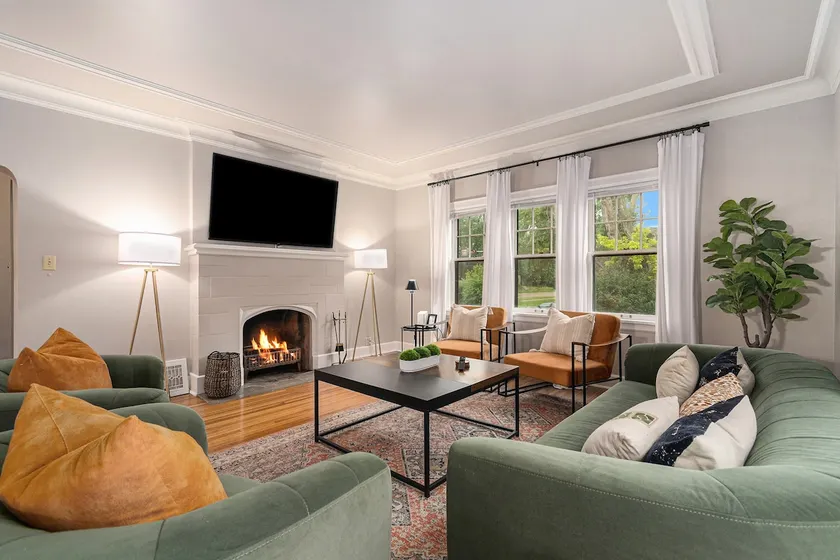 Elegant 3BR Oasis in Dundee, Close to Downtown! - Image 1