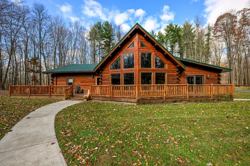 Cozy Kinsman Cabin in the woods w/Hot Tub - Image 1