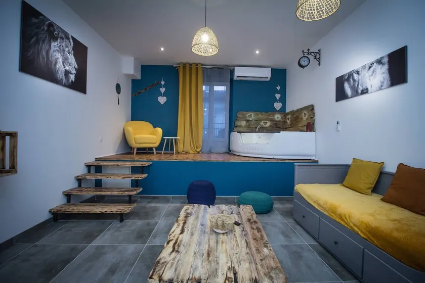 4-person apartment · Air conditioning, Jacuzzi & Terrace - Image 1