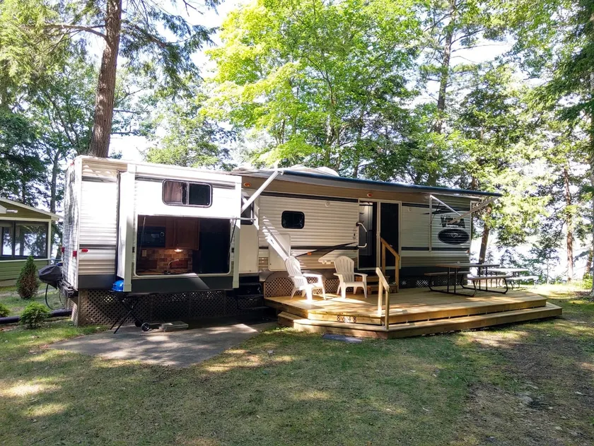 Lakefront Twin Birch Resort The Loon - Image 1