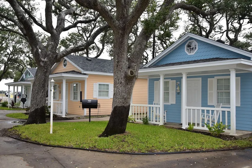 Cottage 13 at D&R Pelican Bay Resort - Image 1