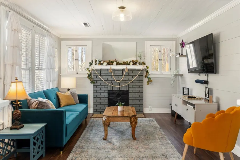 Lucky's Cottage | Hot Tub +Dog Friendly+Fire Pit - Image 1