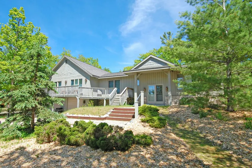 Spacious lake access home with a washer & dryer, c - Image 1