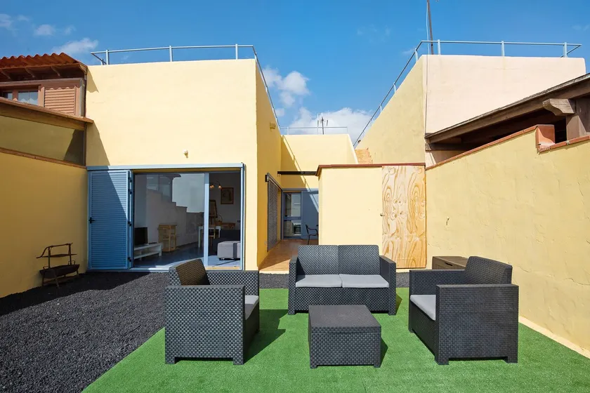 Merveilleuse maison avec internet haut débit, terrasse et jardin | Vue ville | Idéale pour le télétravail - Image 1