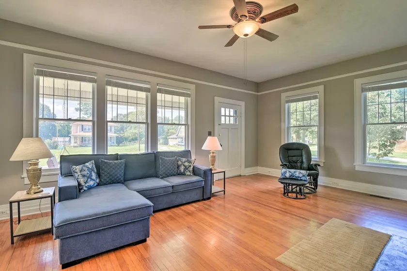 Glasgow Home w/ Porch: Close to Lake & Caves! - Image 1