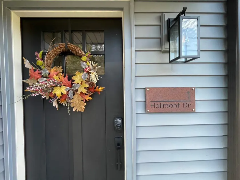 #1 EVL Creekview Townhome SKI BIKE GOLF & Hot Tub - Image 1
