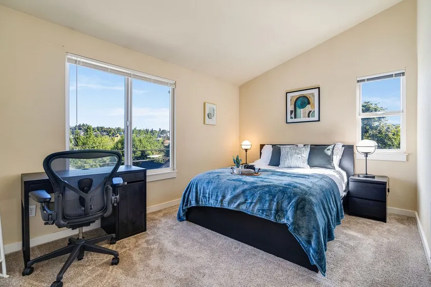 Queen Anne 3BR Townhome | Space Needle 10min - Image 1
