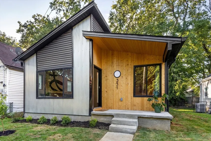 Mid-Century 3 BR In Heart of Downtown Lex - Image 1