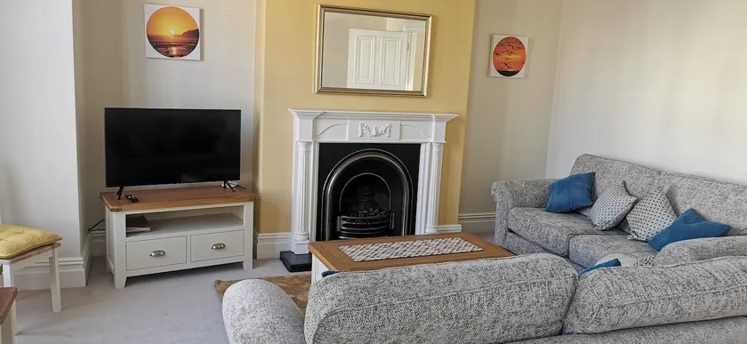 27 Princess Royal - 1st Floor 3 bed apartment - Image 1