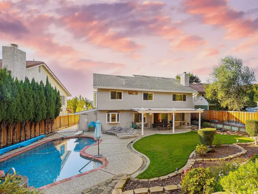 # Marbella Lane - 4BR Cozy home in SJ Pool - Image 1
