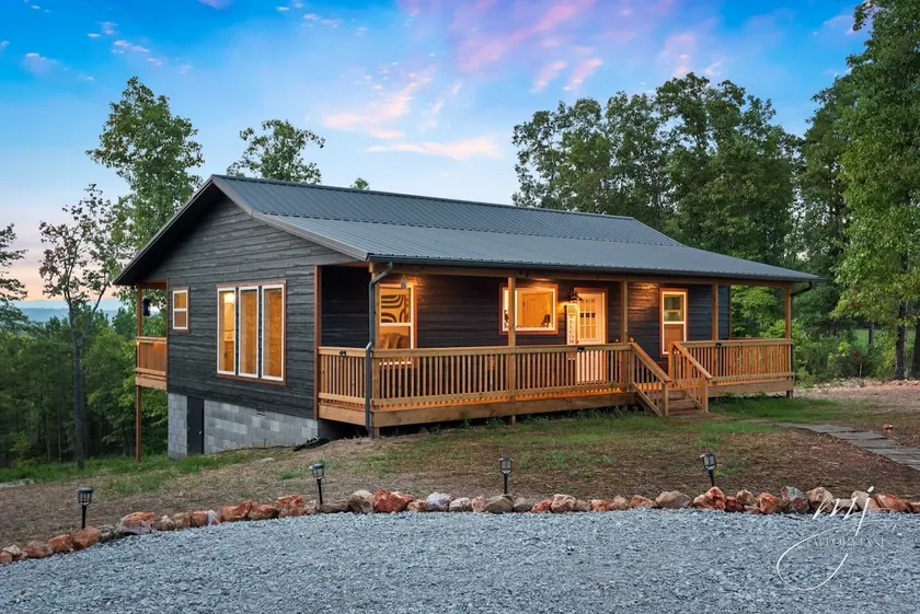 The OZ Oasis Cabin @ Buffalo River- Stunning Views - Image 1