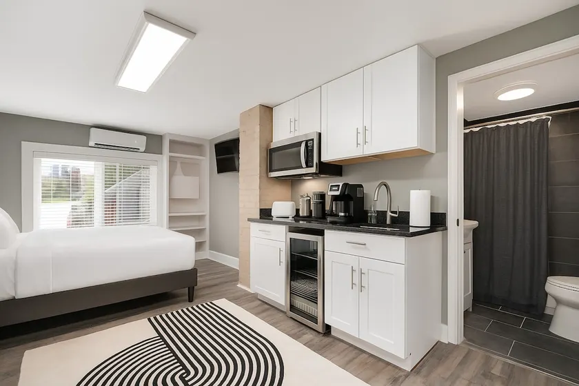 Modern Studio in Trendy Neighborhood Near Downtown - Image 1