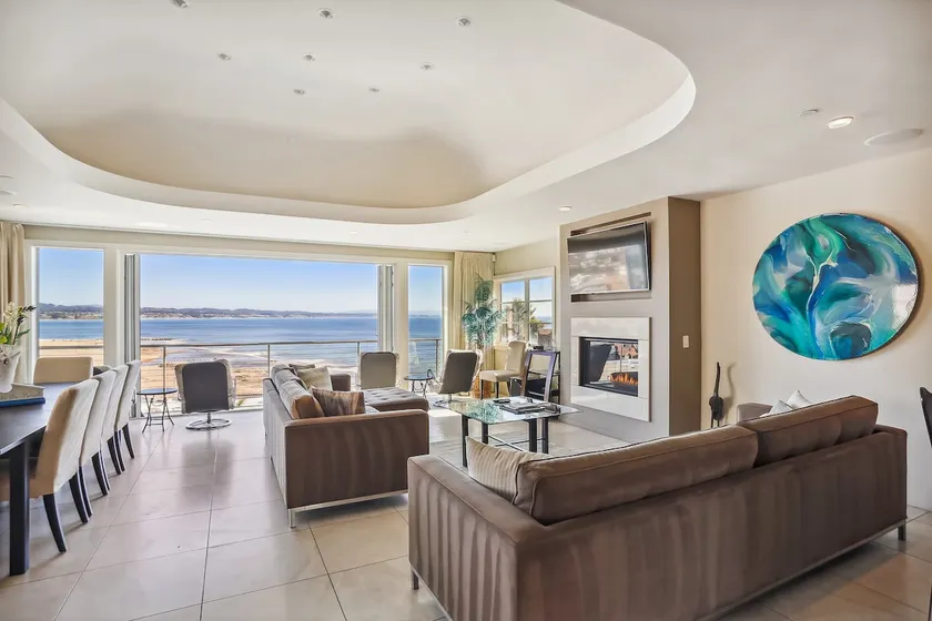 Luxury Oceanside Dream – Steps to Capitola Beach - Image 1