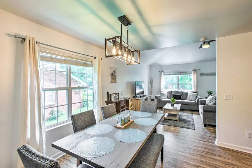 Charming Springfield Escape w/ Furnished Deck - Image 1