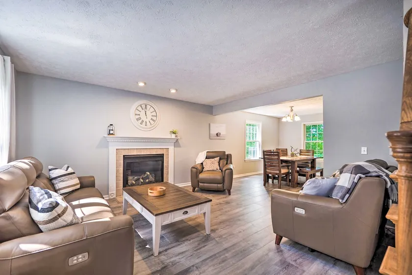 2 Mi to Dtwn! Beulah Family Home w/ Fireplace - Image 1