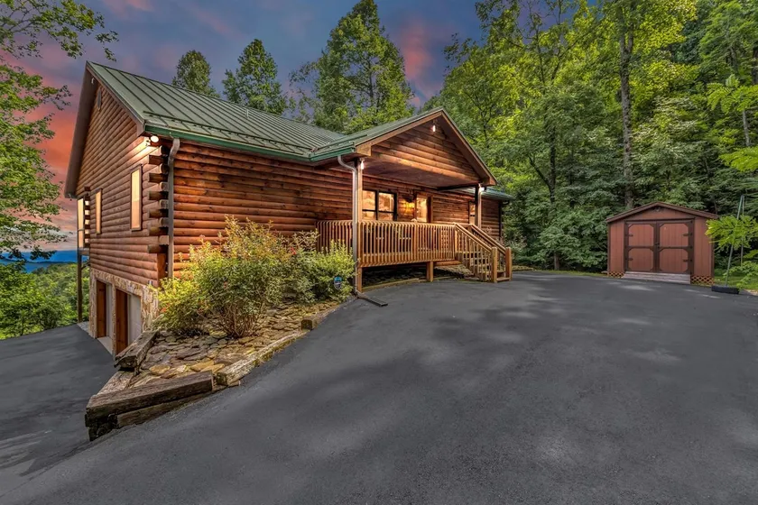 Gateway Getaway with Mountain Views and Fireplace - Image 1