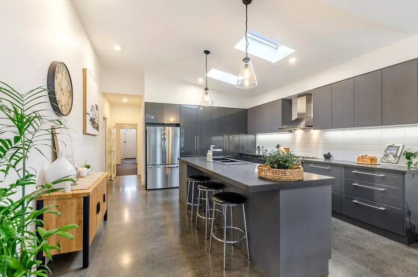 Dianas Place - Image 1