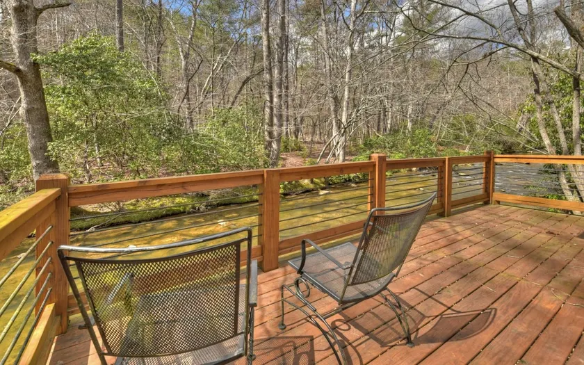 Knotty Creek Retreat - Creek access & hot tub - Image 1