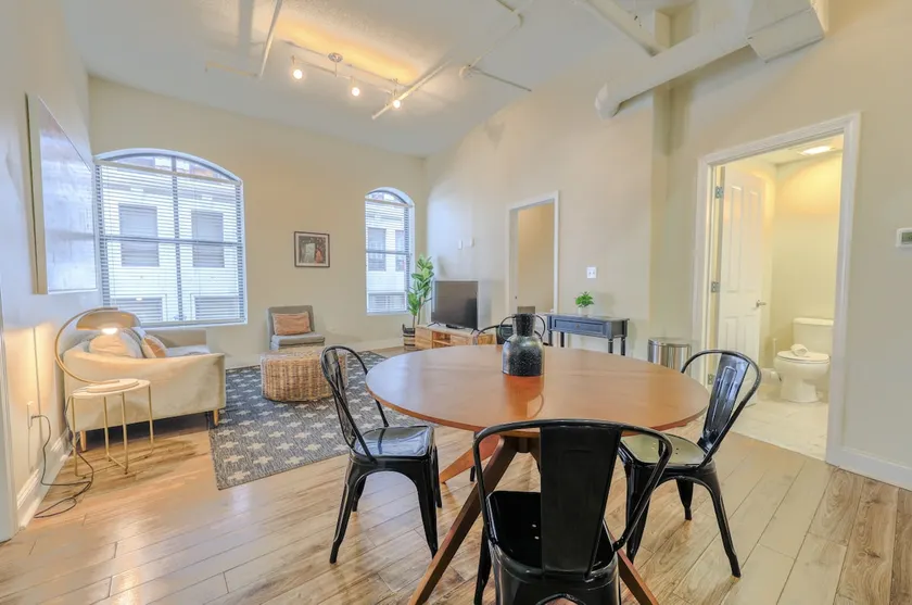Airy 2BR | Fidi Boston | Walk anywhere! - Image 1