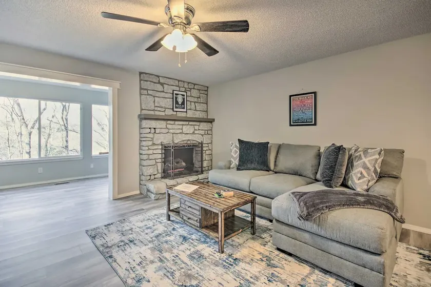 Chandler Ln Adventure Townhome at Bella Vista - Nearly on trail.. - Image 1