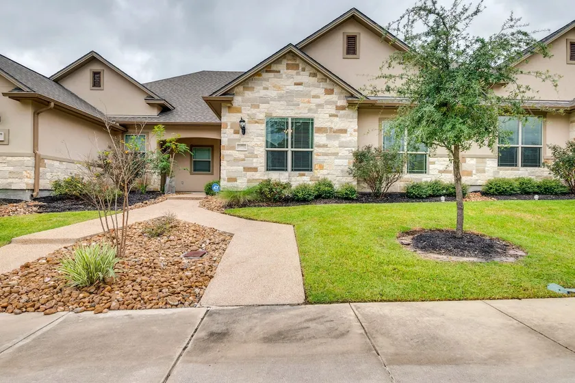 Gorgeous College Station Townhome w/ Patio! - Image 1